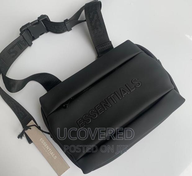 Essential Unisex Side Bag · Photo 7