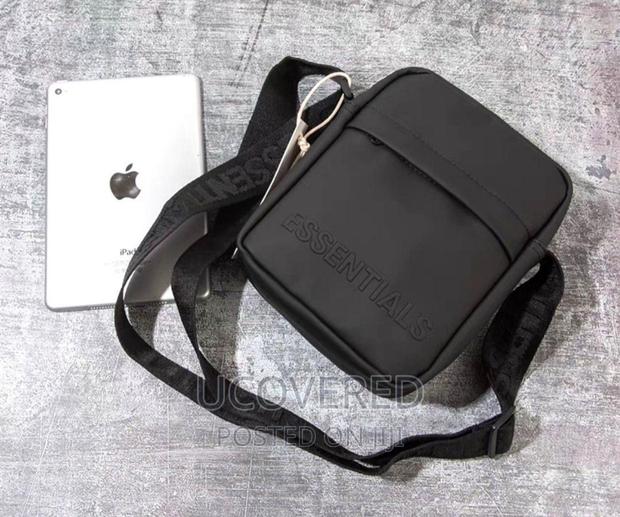 Essential Unisex Side Bag · Photo 2