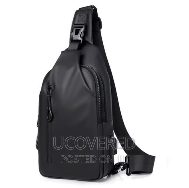 Casual Waterproof Chest Bag · Photo 3