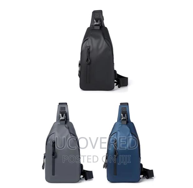 Casual Waterproof Chest Bag · Photo 4