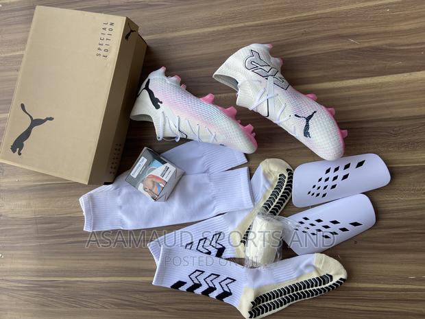 Original Football Cleat With Accessories at Cool Price · Photo 8