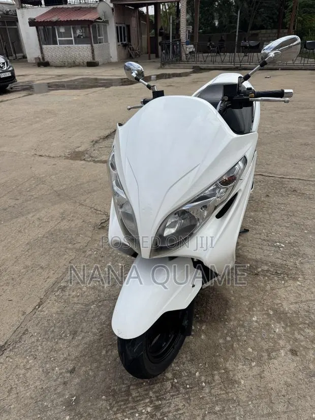 Suzuki Burgman 2022 White · Photo 1