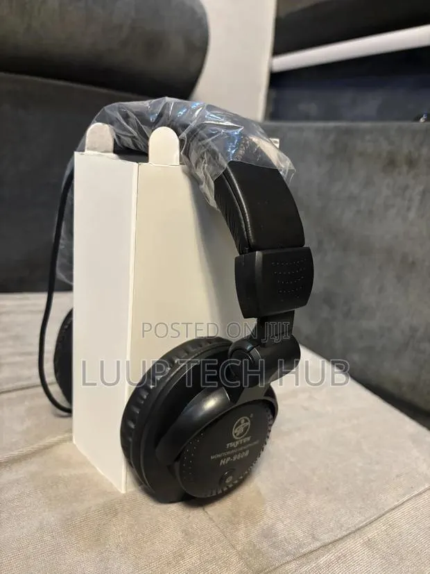 Professional Studio Monitor Headphones · Photo 1