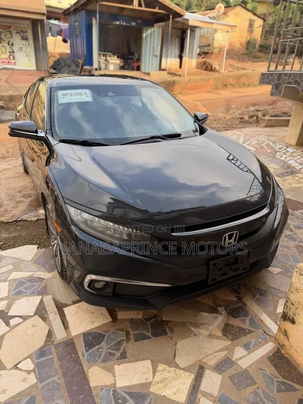 Honda Civic Touring Sedan 2019 Black · Photo 1