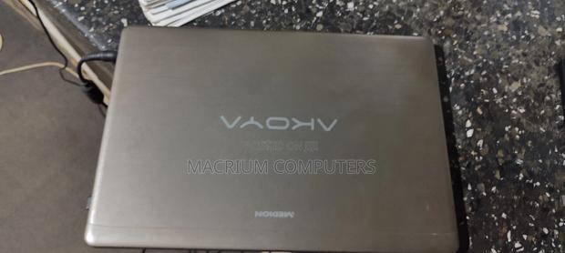 Laptop Medion Akoya P6677 8GB Intel Core I5 HDD 1T · Photo 2