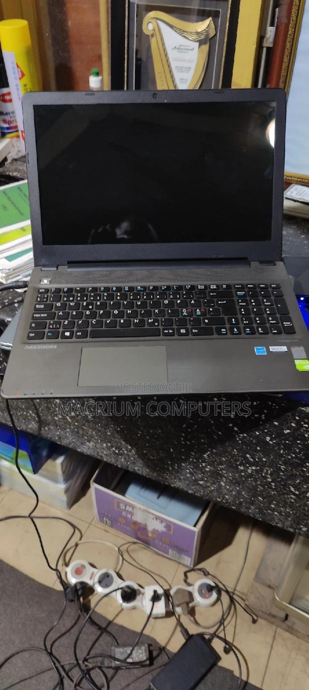 Laptop Medion Akoya P6677 8GB Intel Core I5 HDD 1T · Photo 4