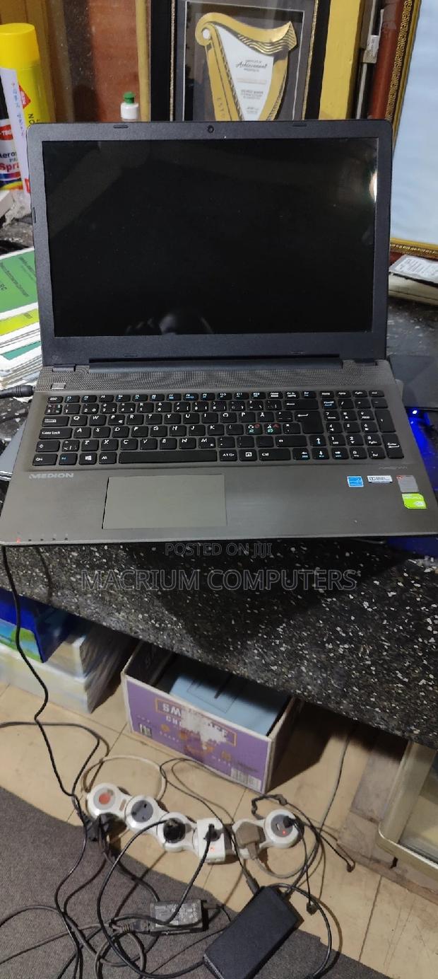 Laptop Medion Akoya P6677 8GB Intel Core I5 HDD 1T · Photo 5