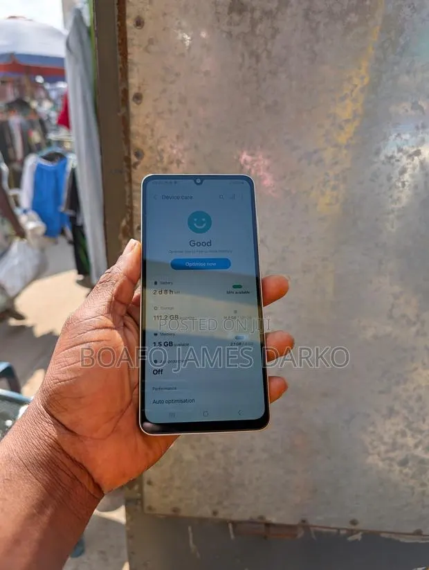 Samsung Galaxy A06 128 GB Gold · Photo 1