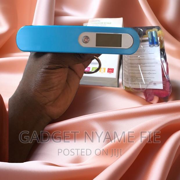 Hanging Portable Luggage Scale -50kg/110lb · Photo 1