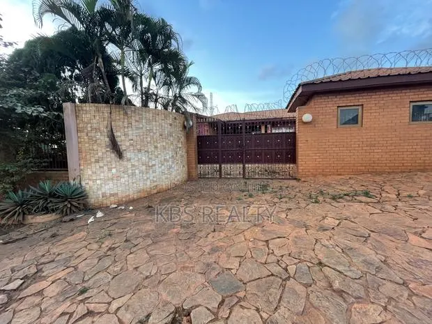 3bdrm House in Ahodwo-Daban, Kumasi Metropolitan for rent · Photo 1