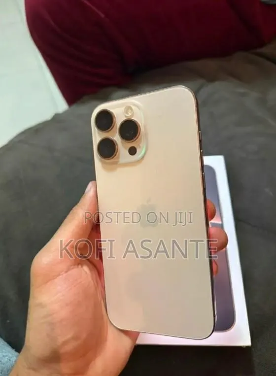 Apple iPhone 16 Pro Max 256 GB Gold · Photo 1