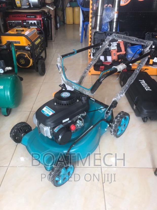 Total Petrol Lawn Mower · Photo 1