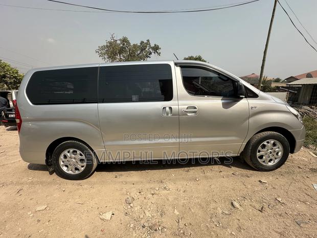 Hyundai Starex 2013 Grey · Photo 4