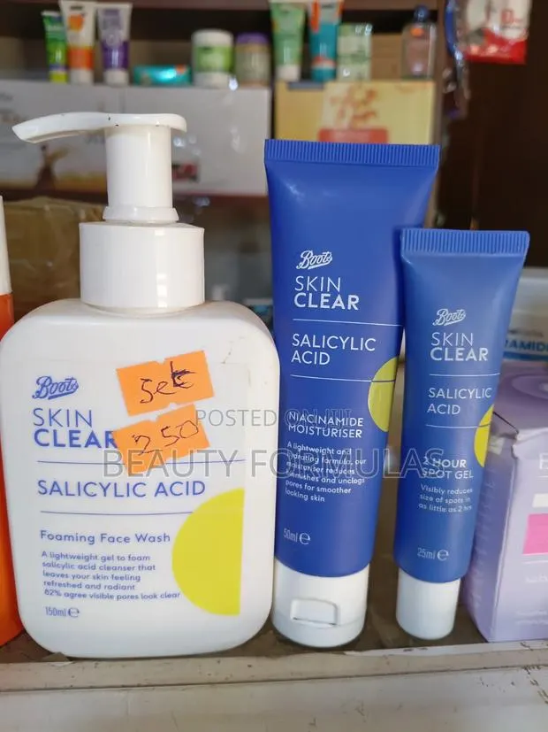 Boots Skin Clear Salicylic Acid Acne and Dark Spot Removal Set · Photo 2
