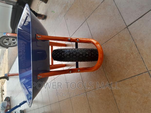Wheel Barrow Wadfow · Photo 6