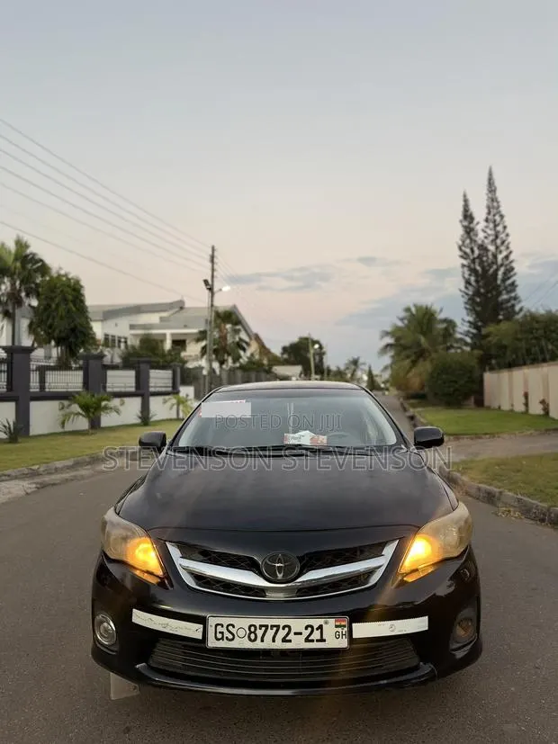 Toyota Corolla LE 4dr Sedan (1.8L 4cyl 4A) 2011 Black · Photo 3