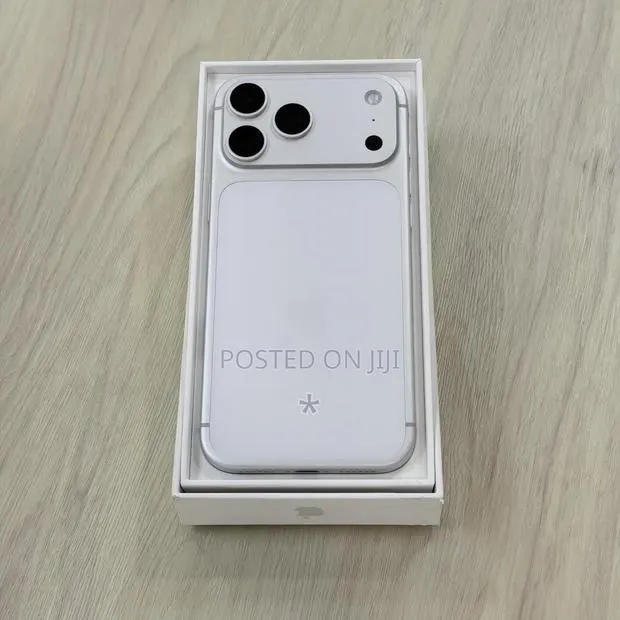 Apple iPhone 17 Pro Max 512 GB Silver · Photo 1