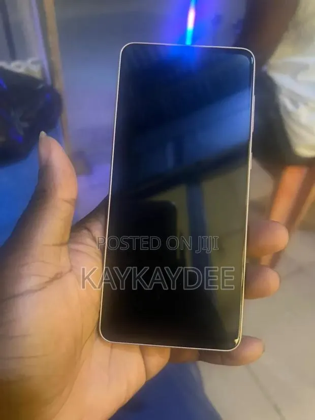New Samsung Galaxy A33 5G 128 GB Gold · Photo 1