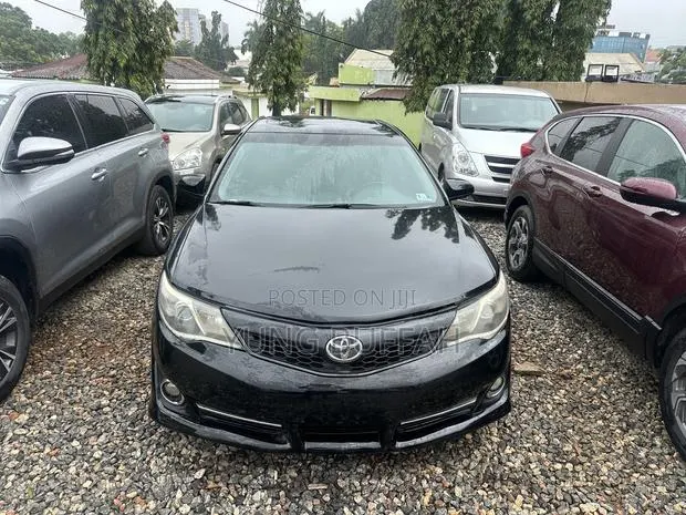 Toyota Camry SE 4dr Sedan (2.5L 4cyl 6A) 2014 Black · Photo 1