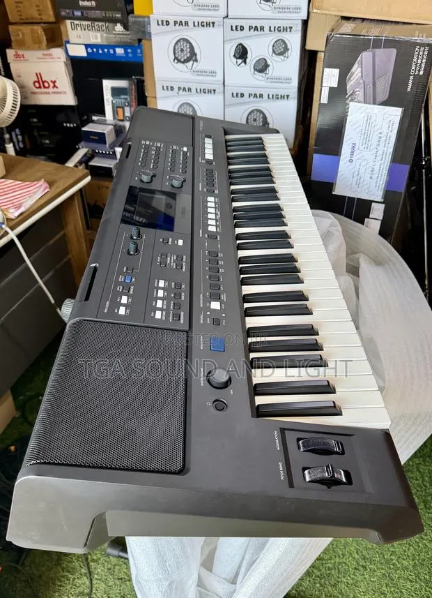 Yamaha PSR E583 61-Keys Keyboard · Photo 1
