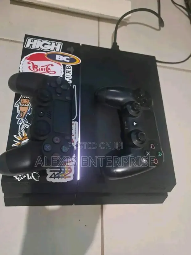Ps4 Standard With No Games · Photo 1