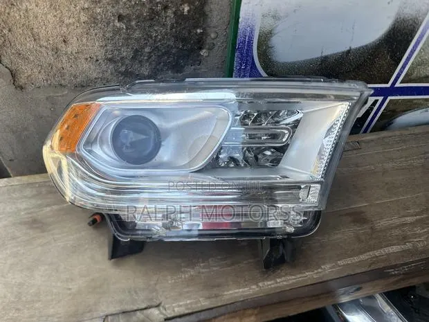 Dodge Durango 2014-2020 Headlight Pair · Photo 1
