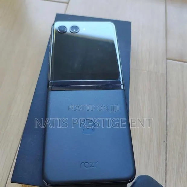 New Motorola Razr 40 Ultra 512 GB Black · Photo 1