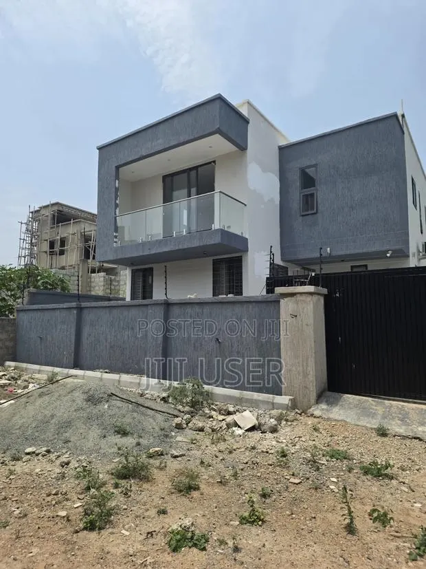 4bdrm House in Close To Hfc, Baatsona Total for sale · Photo 1