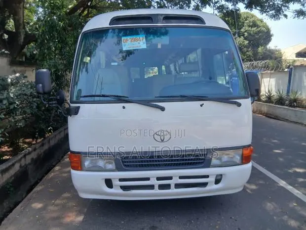 Toyota Coaster 2010 White · Photo 1