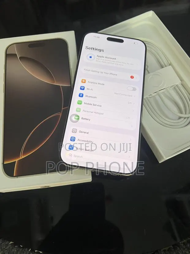 Apple iPhone 16 Pro Max 256 GB Gold · Photo 1