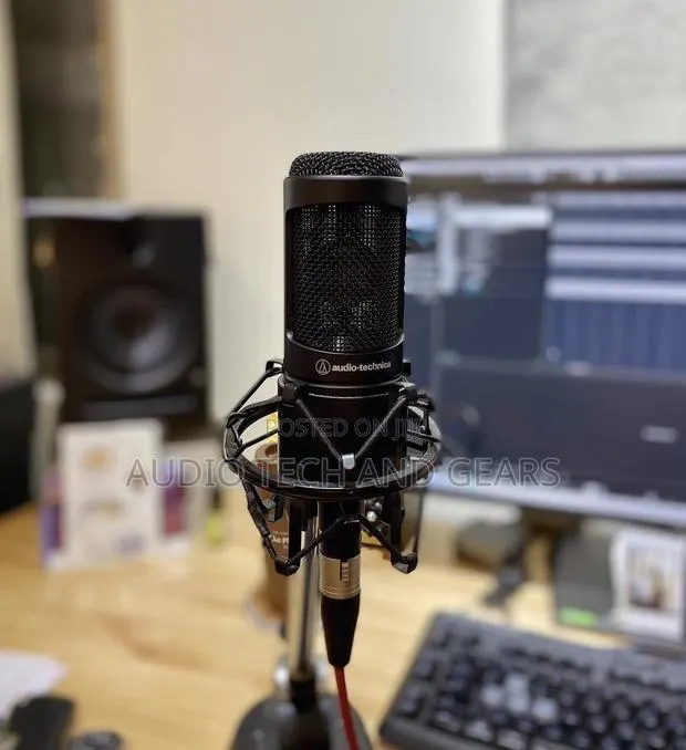 Audio-Technica At2035 Large-Diaphragm Condenser Microphone · Photo 1