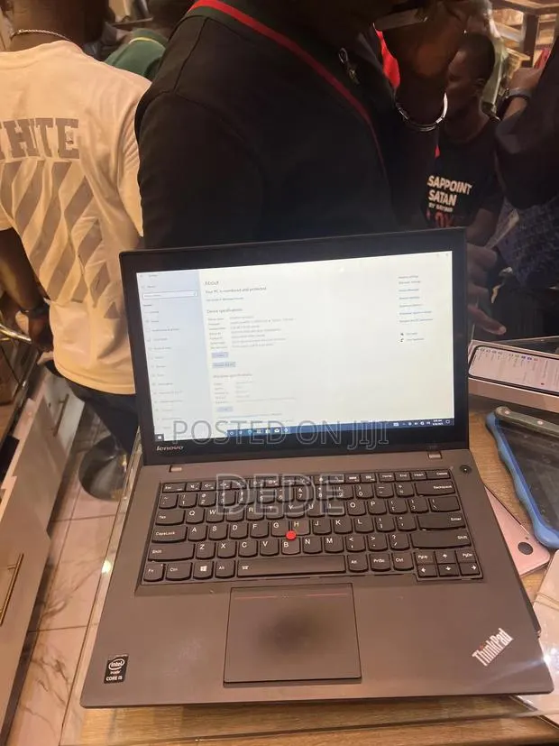 New Laptop Lenovo ThinkPad X1 Carbon 4GB Intel Core i5 SSD 256GB · Photo 1