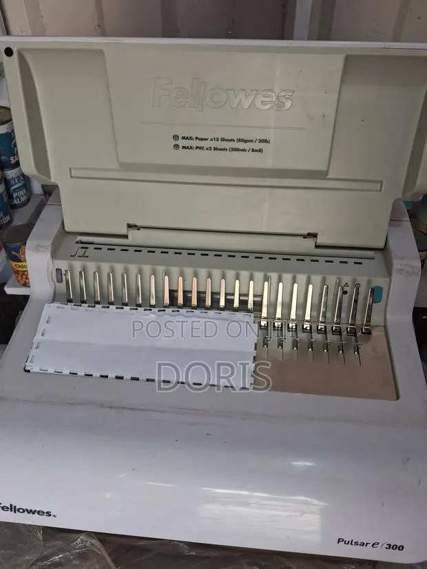 Fellowes Pulsare 300 Perforator · Photo 1