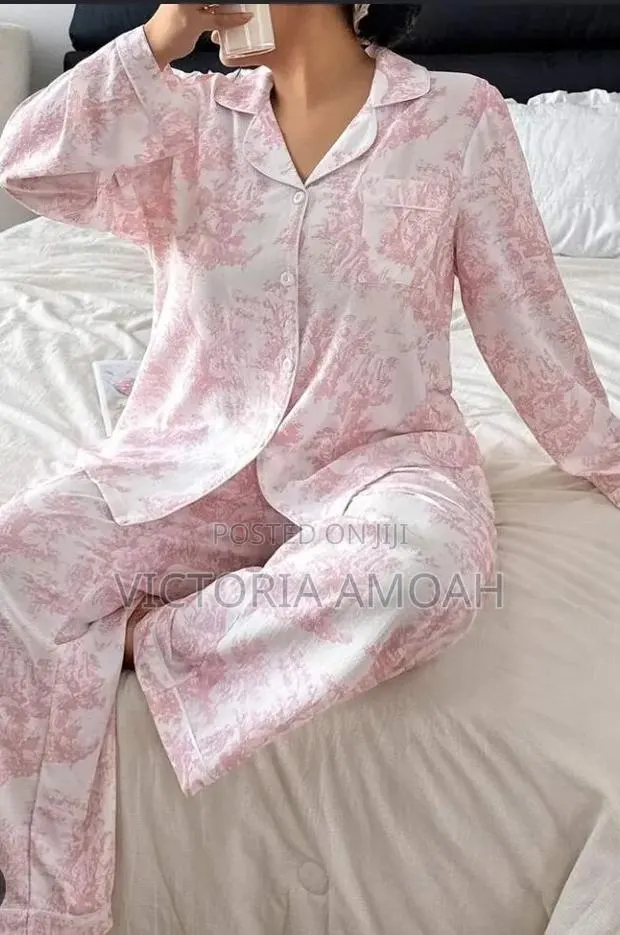 Luxury Unisex Lounge Wear Sleepwear · Photo 1