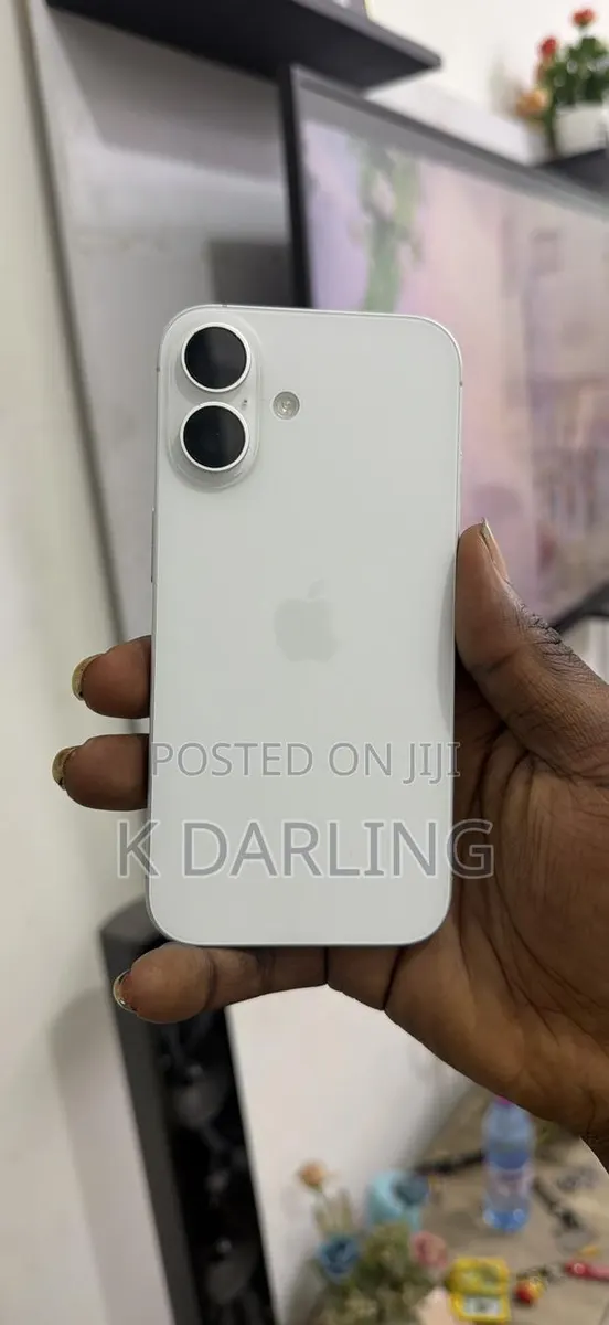 Apple iPhone 16 128 GB White · Photo 1