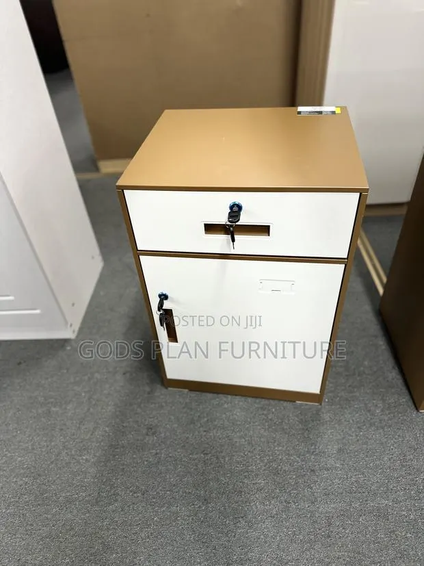 Lockable Steel Office Storage Cabinet · Photo 1
