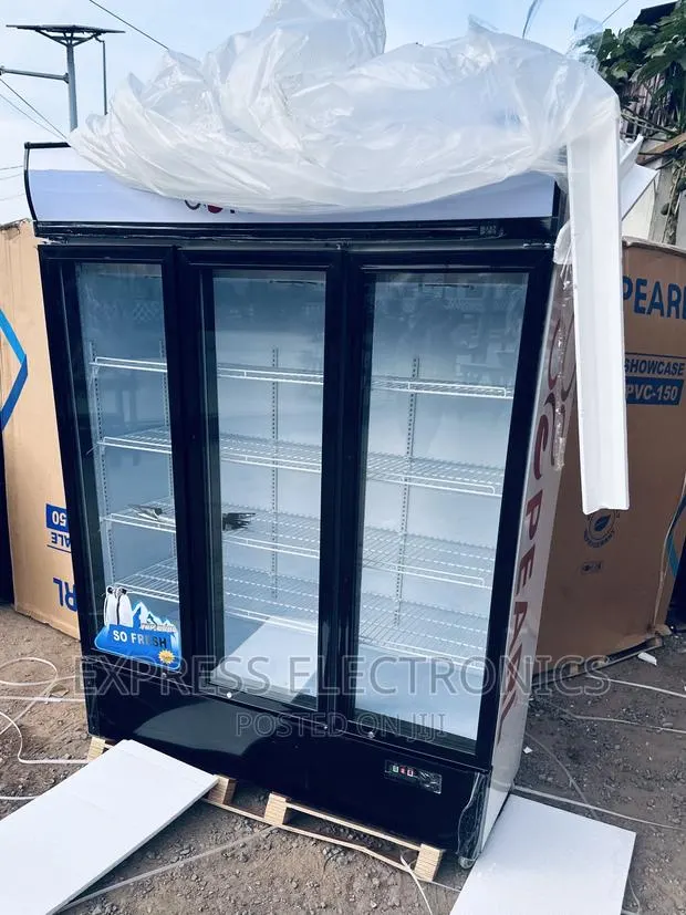 Adjustable Temperature PVC-150 Fridge Display · Photo 1