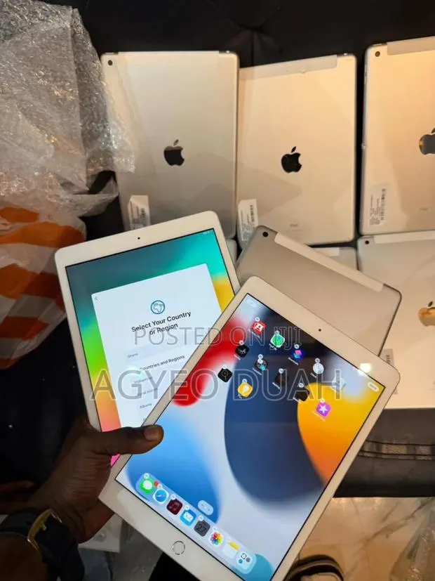New Apple iPad 10.2 (2019) 32 GB Silver · Photo 1