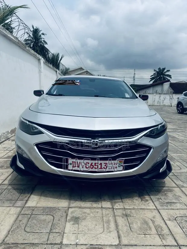 Chevrolet Malibu 2021 Silver · Photo 1