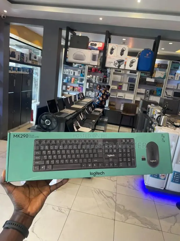 Logitech Mk290 Wireless Keyboard and Mouse Combo · Photo 1