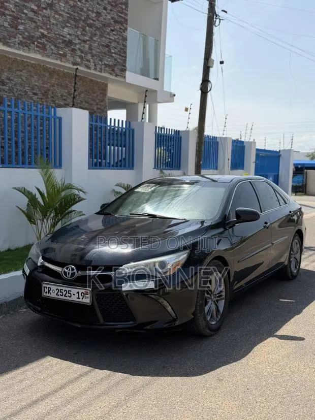Toyota Camry 2016 Black · Photo 1