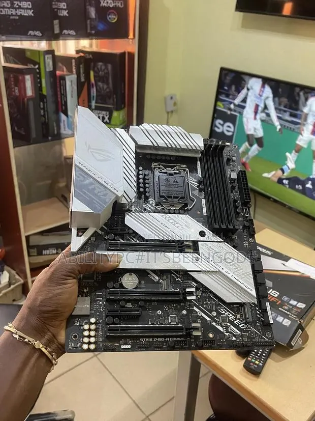 Asus Strix · Photo 1