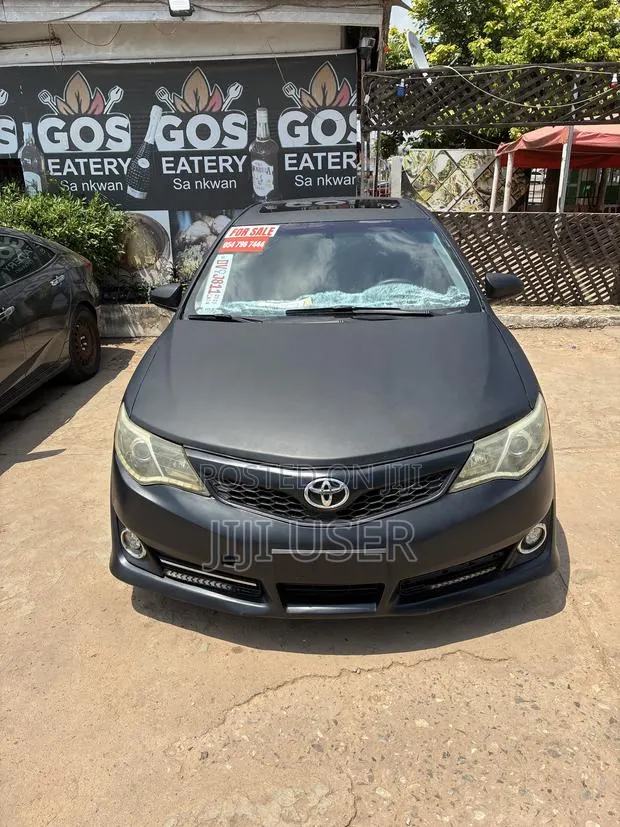 Toyota Camry SE 4dr Sedan (2.5L 4cyl 6A) 2013 Matt Black · Photo 1