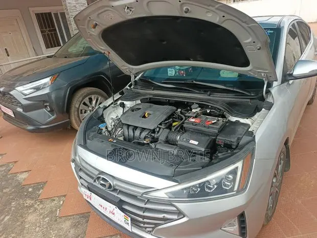 Hyundai Elantra SEL 2019 Silver · Photo 1