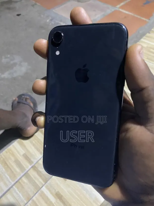 Apple iPhone XR 64 GB Black · Photo 1