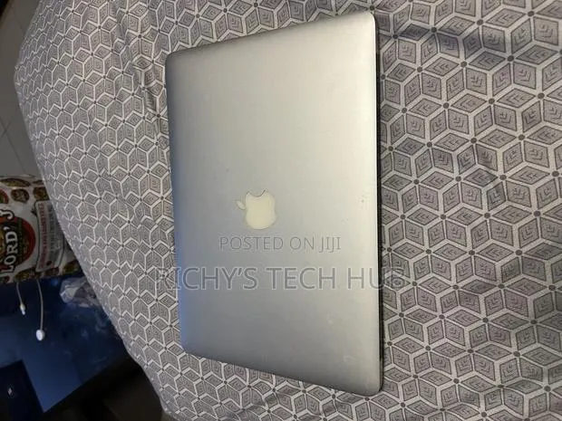 Laptop Apple MacBook Air 2012 8GB Intel Core i7 SSD 256GB · Photo 1