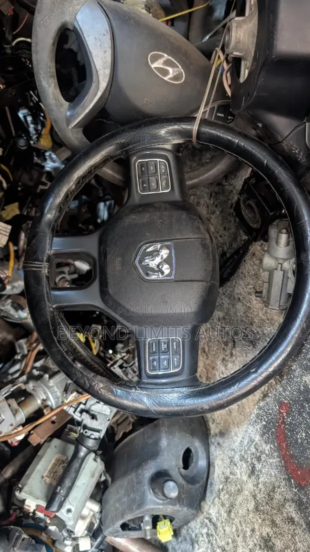 Dodge Ram 1500 / 2500 2014,2015,2016,2017,2018 Steering Wheel · Photo 1
