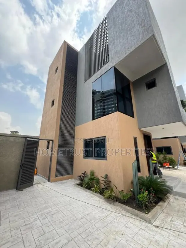 5bdrm Duplex in Hometrust Properties, Airport Residential Area for sale · Photo 1