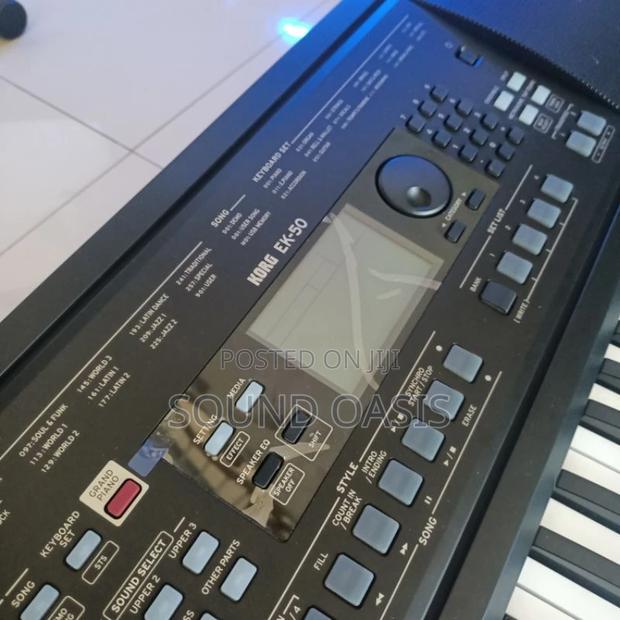 Korg Ek-50 61-Key Keyboard · Photo 1