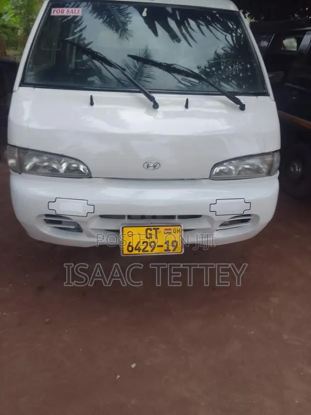 Hyundai H-100 2000 White · Photo 1